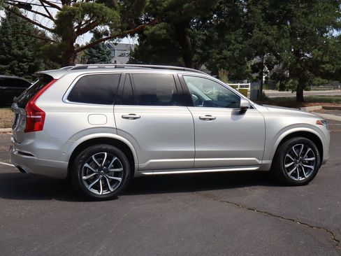 Used 2018 Volvo XC90 T6 Momentum w/ Convenience Package AWD/4WD image 4