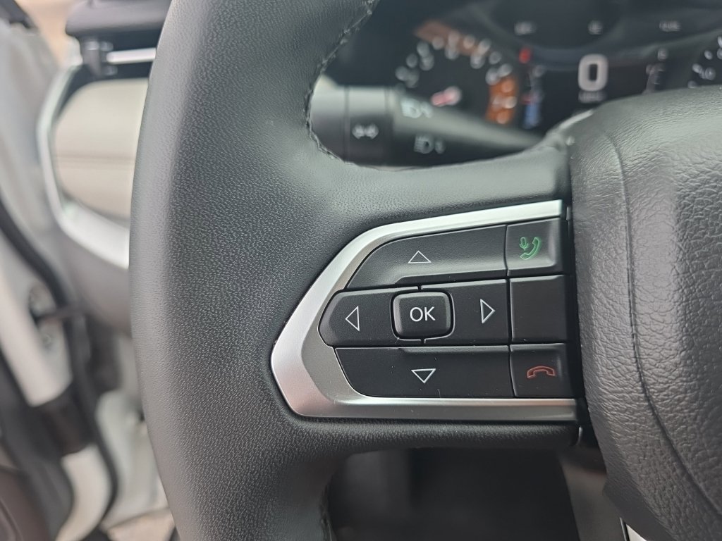 Used 2025 Jeep Compass Limited AWD/4WD image 17