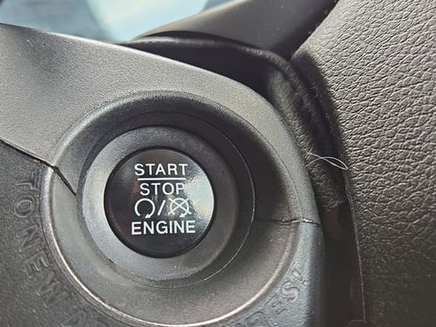 Used 2015 Jeep Renegade Latitude w/ Popular Equipment Group AWD/4WD image 10