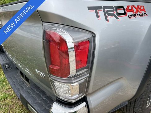 Used 2023 Toyota Tacoma TRD Off-Road AWD/4WD image 9