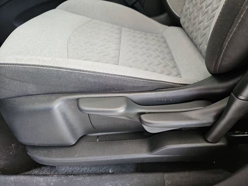 Used 2022 Chevrolet Equinox LS FWD image 32