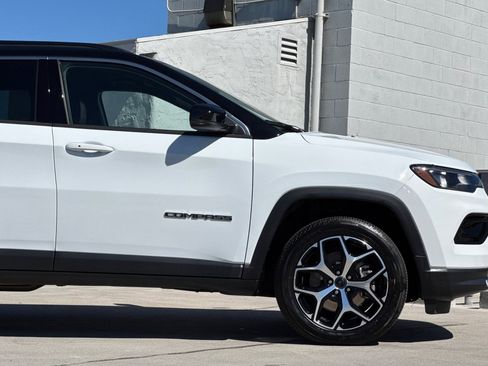 Used 2025 Jeep Compass Limited image 34