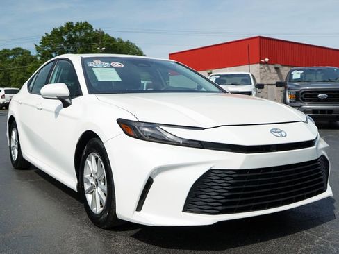 Used 2025 Toyota Camry LE FWD image 38