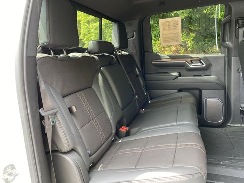 Used 2024 Chevrolet Silverado 1500 High Country w/ Technology Package AWD/4WD image 39