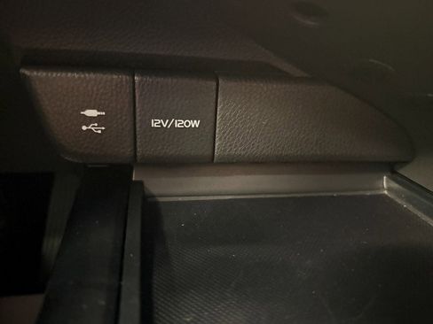 Used 2018 Toyota Camry SE w/ Moonroof Package image 14