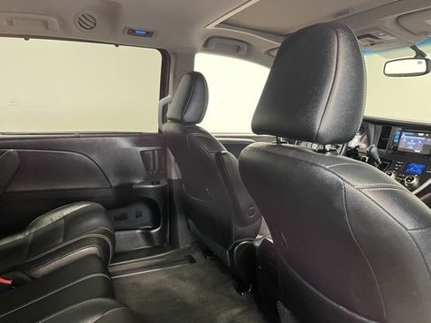 Used 2015 Toyota Sienna SE image 14