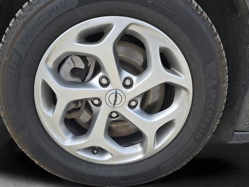 Used 2023 Chrysler Pacifica Limited image 28