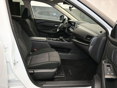 Certified 2024 Nissan Rogue SV image 28