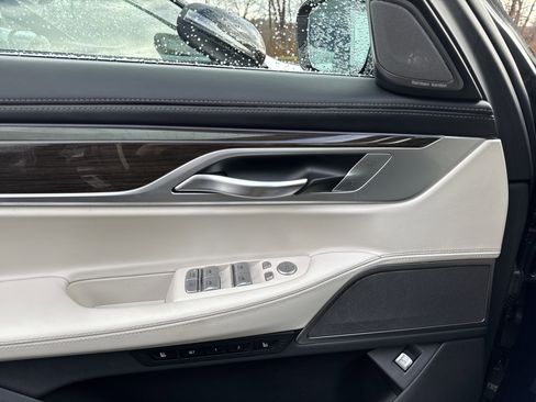 Used 2022 BMW ALPINA B7 xDrive image 19