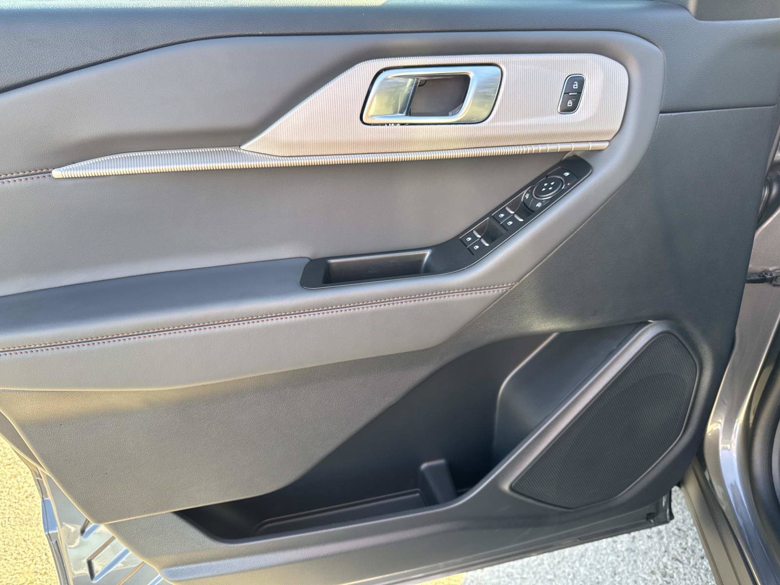 New 2026 Ford Explorer Active RWD image 16