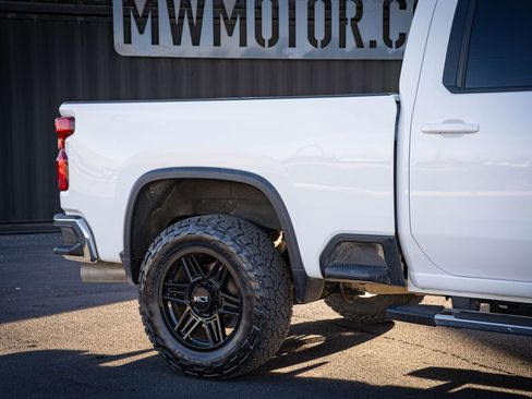 Used 2024 Chevrolet Silverado 2500 LT image 5