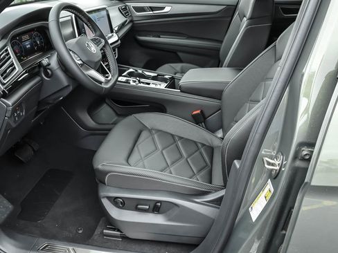 Used 2025 Volkswagen Atlas Cross Sport SE image 15