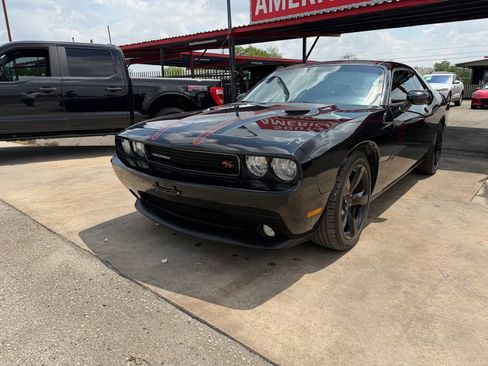 Used 2013 Dodge Challenger R/T Plus image 2