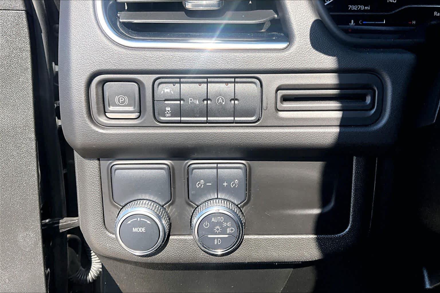 Used 2023 GMC Yukon SLT RWD image 36