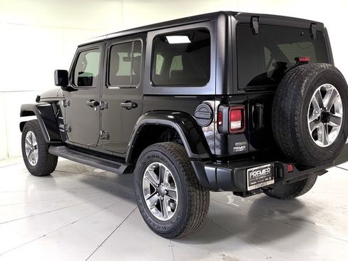 Used 2022 Jeep Wrangler Unlimited Sahara image 6