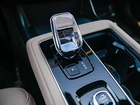 Certified 2026 Volvo XC90 B6 Plus AWD/4WD image 24