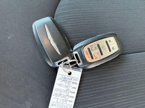 Used 2017 Chrysler Pacifica Touring w/ Tire & Wheel Group image 29