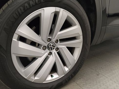 Used 2022 Volkswagen Atlas Cross Sport SE FWD image 31