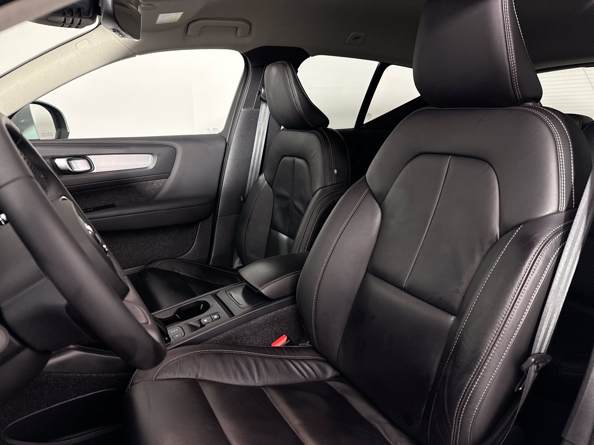 Used 2022 Volvo XC40 T5 Momentum AWD/4WD image 21