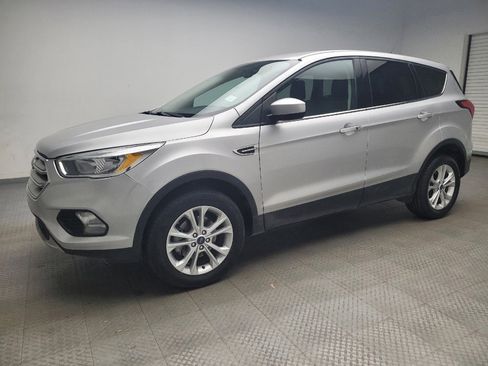 Used 2019 Ford Escape SE image 2