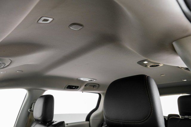 Used 2019 Chrysler Pacifica Touring-L FWD image 27