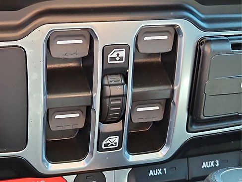 Used 2021 Jeep Gladiator Rubicon AWD/4WD image 23