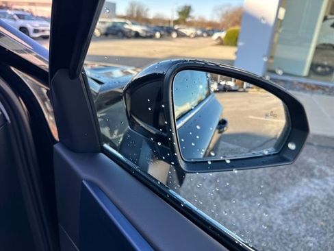 Certified 2022 Volkswagen Taos SE w/ Panoramic Sunroof Package image 37