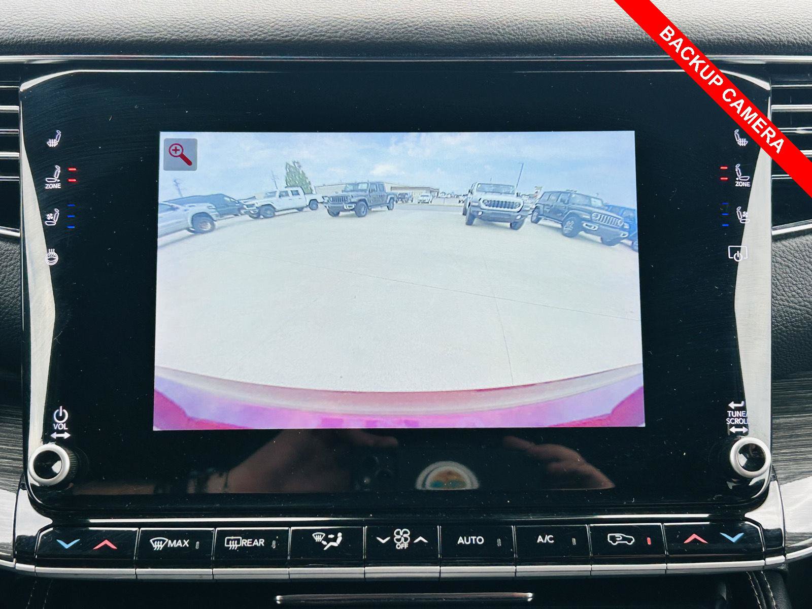 Used 2022 Jeep Wagoneer Series II w/ Premium Group I AWD/4WD image 13