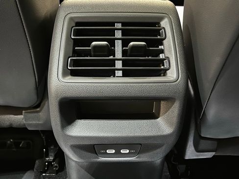 New 2026 Volkswagen Tiguan SE image 24