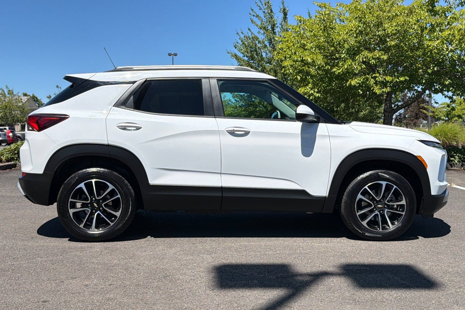 Used 2025 Chevrolet TrailBlazer LT AWD/4WD image 3