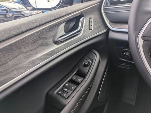 New 2025 Jeep Grand Cherokee Limited 4xe image 26