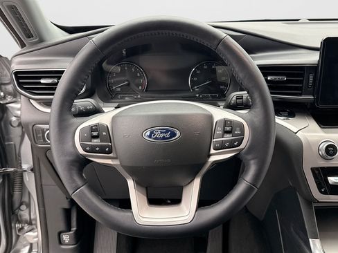 Used 2023 Ford Explorer XLT w/ Equipment Group 202A AWD/4WD image 14