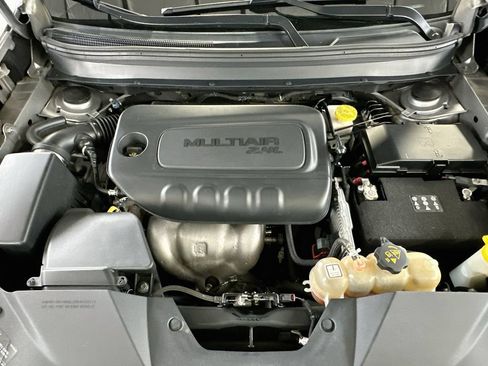 Used 2019 Jeep Cherokee Latitude w/ Popular Appearance Group FWD image 30