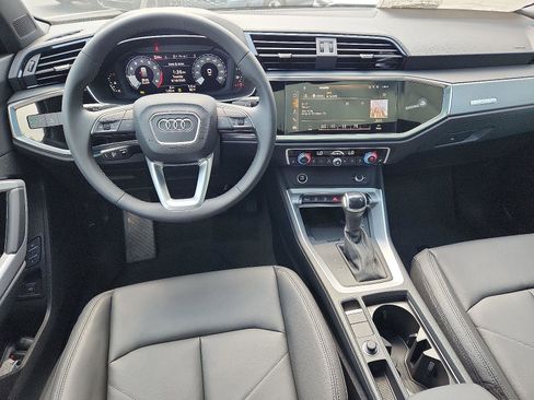 New 2025 Audi Q3 2.0T Premium image 9