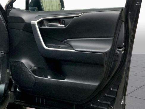 Used 2025 Toyota RAV4 XLE AWD/4WD image 23