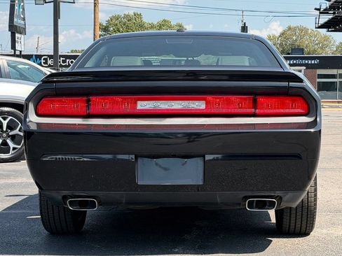 Used 2010 Dodge Challenger R/T RWD image 6