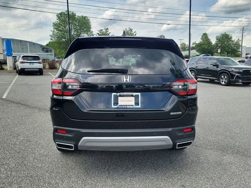 Certified 2024 Honda Pilot Touring image 5
