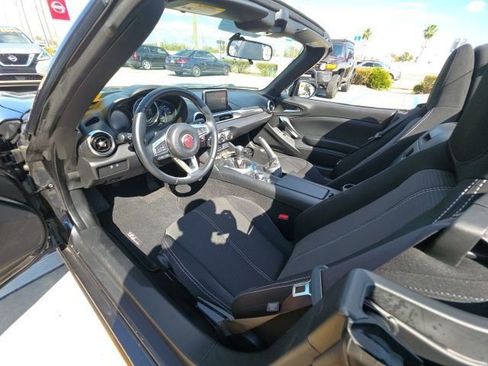 Used 2018 FIAT 124 Spider Classica w/ Technology Group image 12