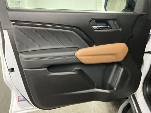 Used 2025 GMC Canyon AT4 image 22