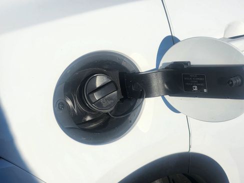 Used 2020 Jaguar E-PACE SE image 17