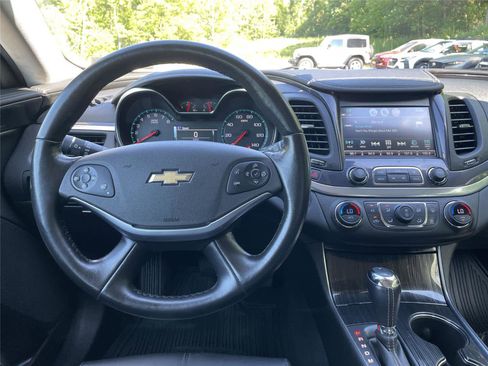 Used 2019 Chevrolet Impala LT w/ LT Convenience Package FWD image 18