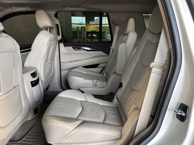 Used 2015 Cadillac Escalade Luxury AWD/4WD image 27