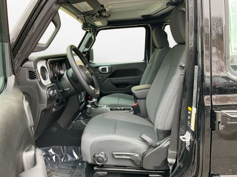 New 2026 Jeep Gladiator Sport image 9