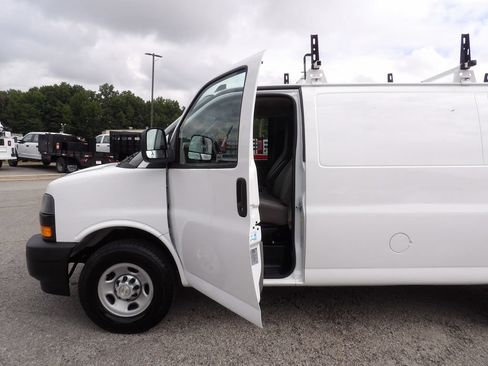 Used 2020 Chevrolet Express 2500 w/ Driver Convenience Package RWD image 13