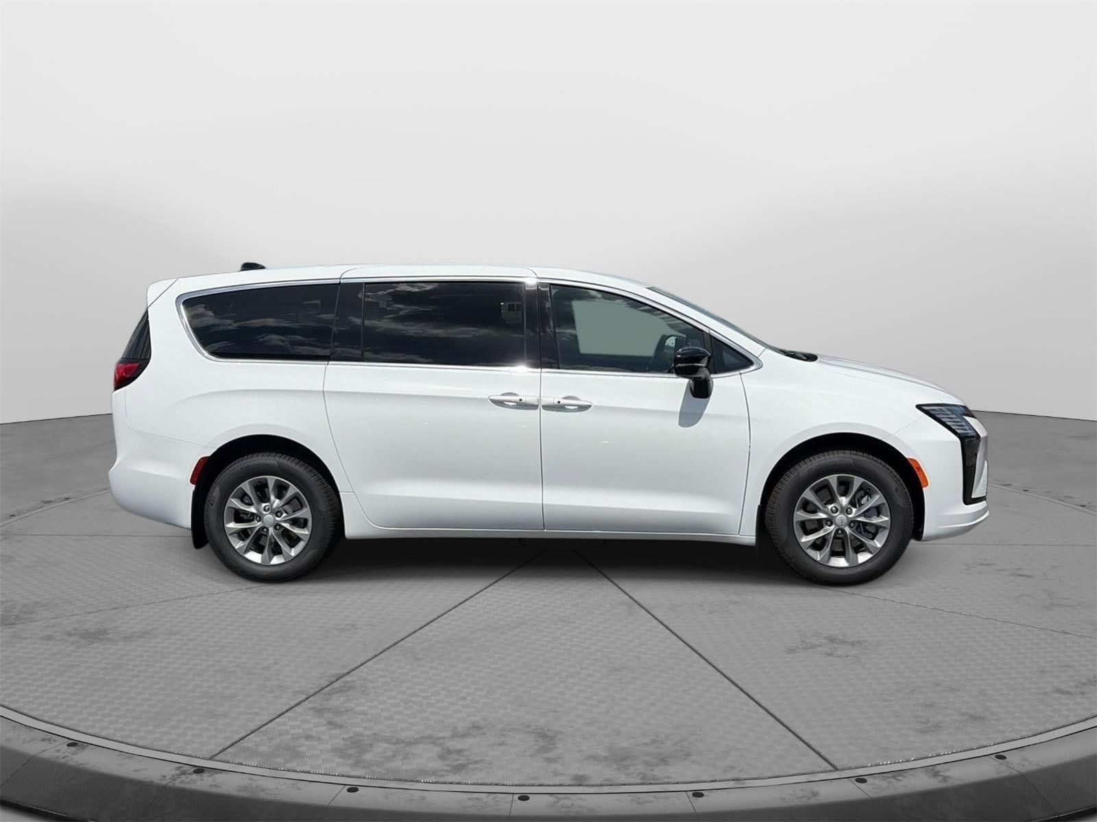 New 2027 Chrysler Pacifica Select AWD/4WD image 6