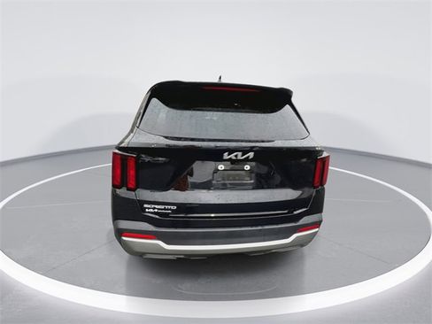Used 2025 Kia Sorento S w/ Panoramic Sunroof Package image 7