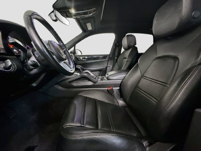 Used 2023 Porsche Cayenne w/ Premium Package AWD/4WD image 20