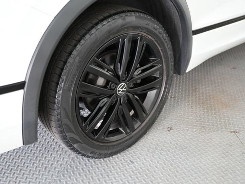 Used 2022 Volkswagen Tiguan SE R-Line FWD image 57
