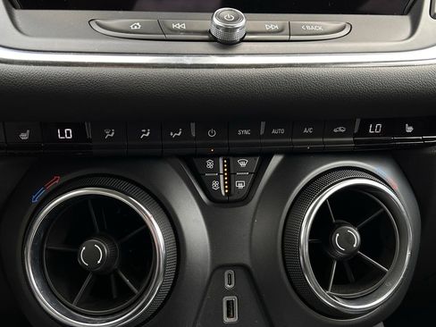 Used 2025 Chevrolet Blazer LT image 21