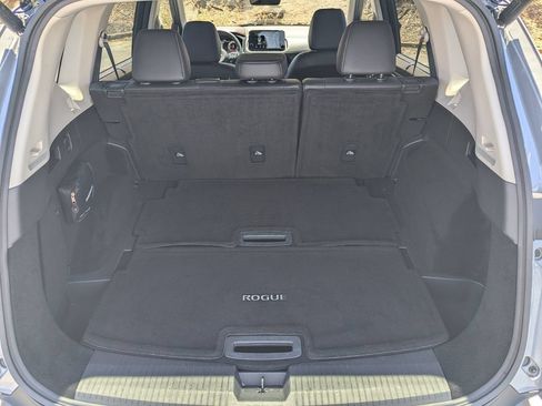 Used 2021 Nissan Rogue Platinum FWD image 16